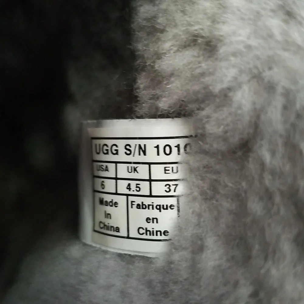 UGG Australia CHARCOAL CLASSIC SHORT WOVEN SUEDE SHEEPSKIN BOOTS 1010551, Size-6
